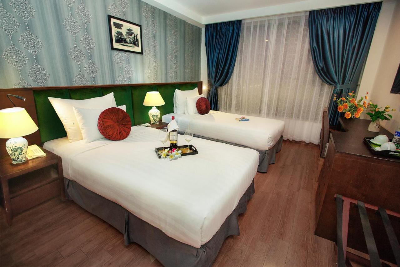 Aviary & Travel Hotel 4*
