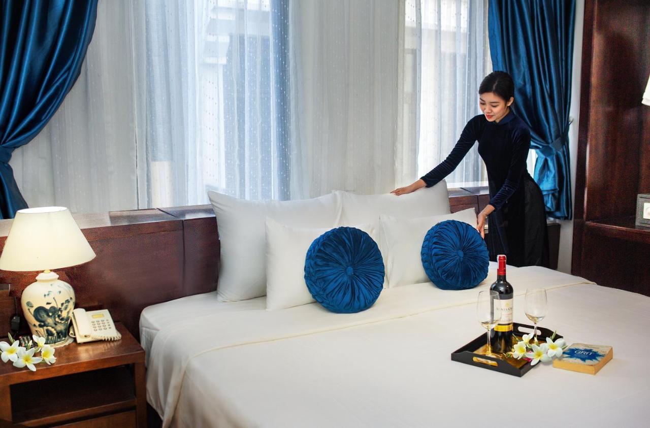 Hotel Aviary & Travel
