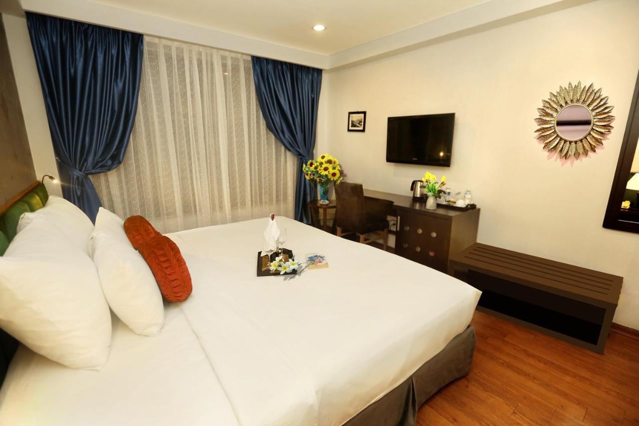 Hotel Aviary & Travel