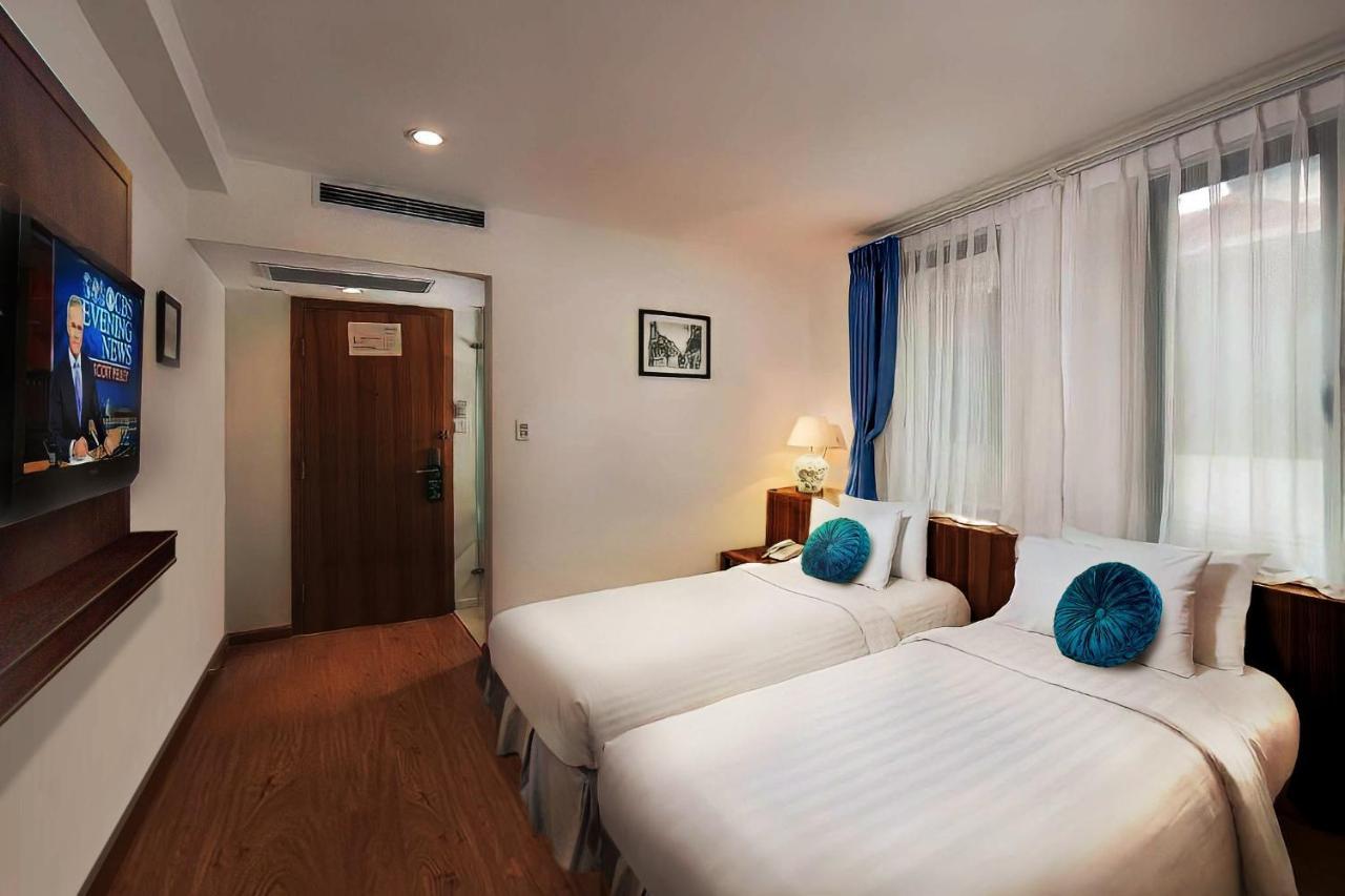 Aviary & Travel Hotel 4*