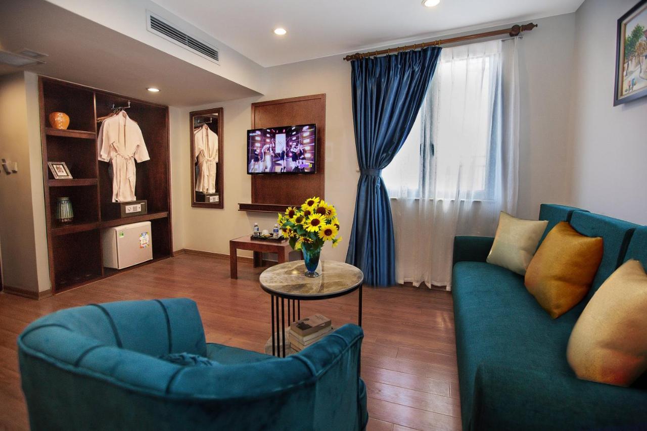 Aviary & Travel Hotel 4*