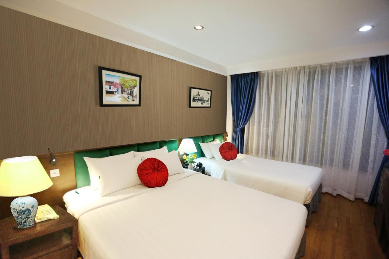Aviary & Travel Hotel 4*