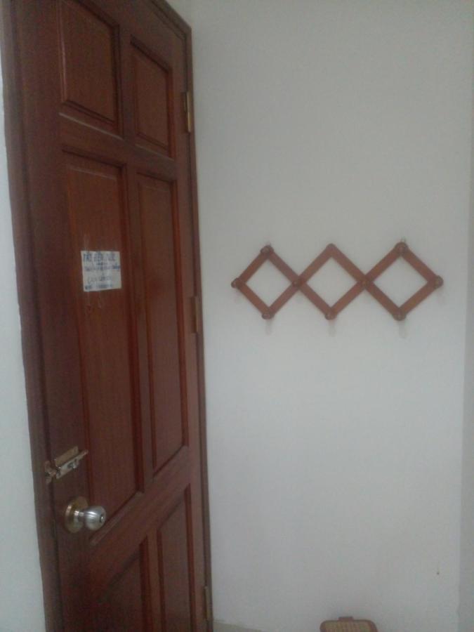 Bed & Breakfast Nam Cuong - Phong Don Co Cua So Thoang Mat Khep Kin - Thang Hanoi