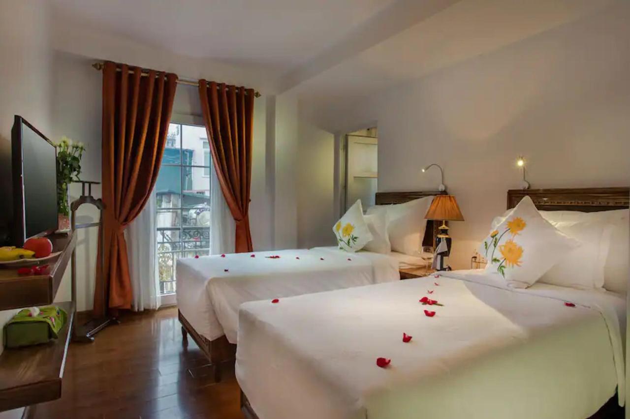 Free Airport Service Deals W Singita Classy Boutique & Travel Hotel