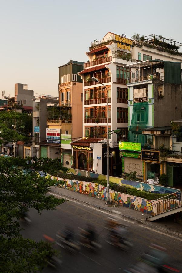 Hotel Veshia & 4*