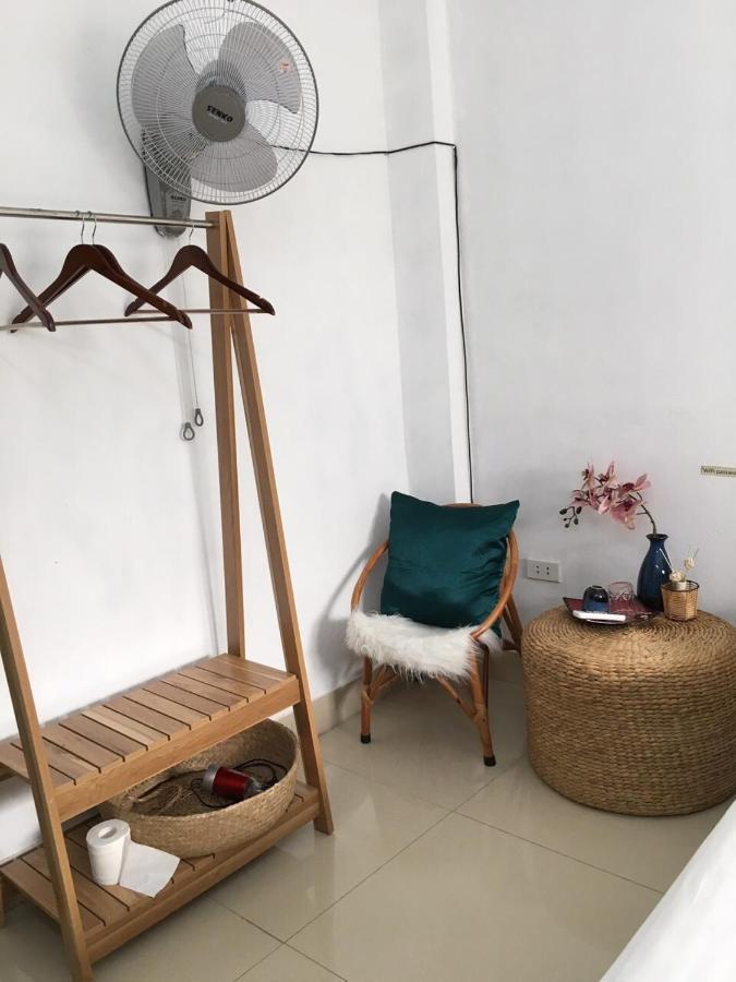 Centre Alley House & Travel Homestay *