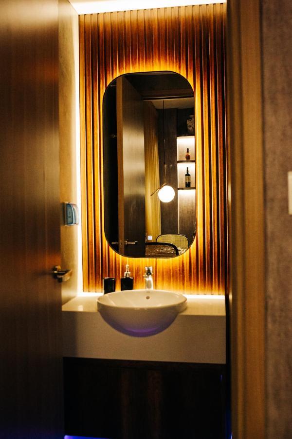 Apastar Luxury - Vinhomes Smart City Apartment *