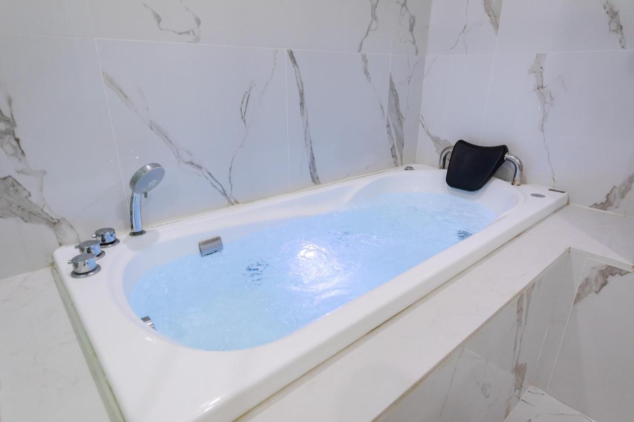 Five Star Westlake 1st-4th Floors & Serviced Hotel