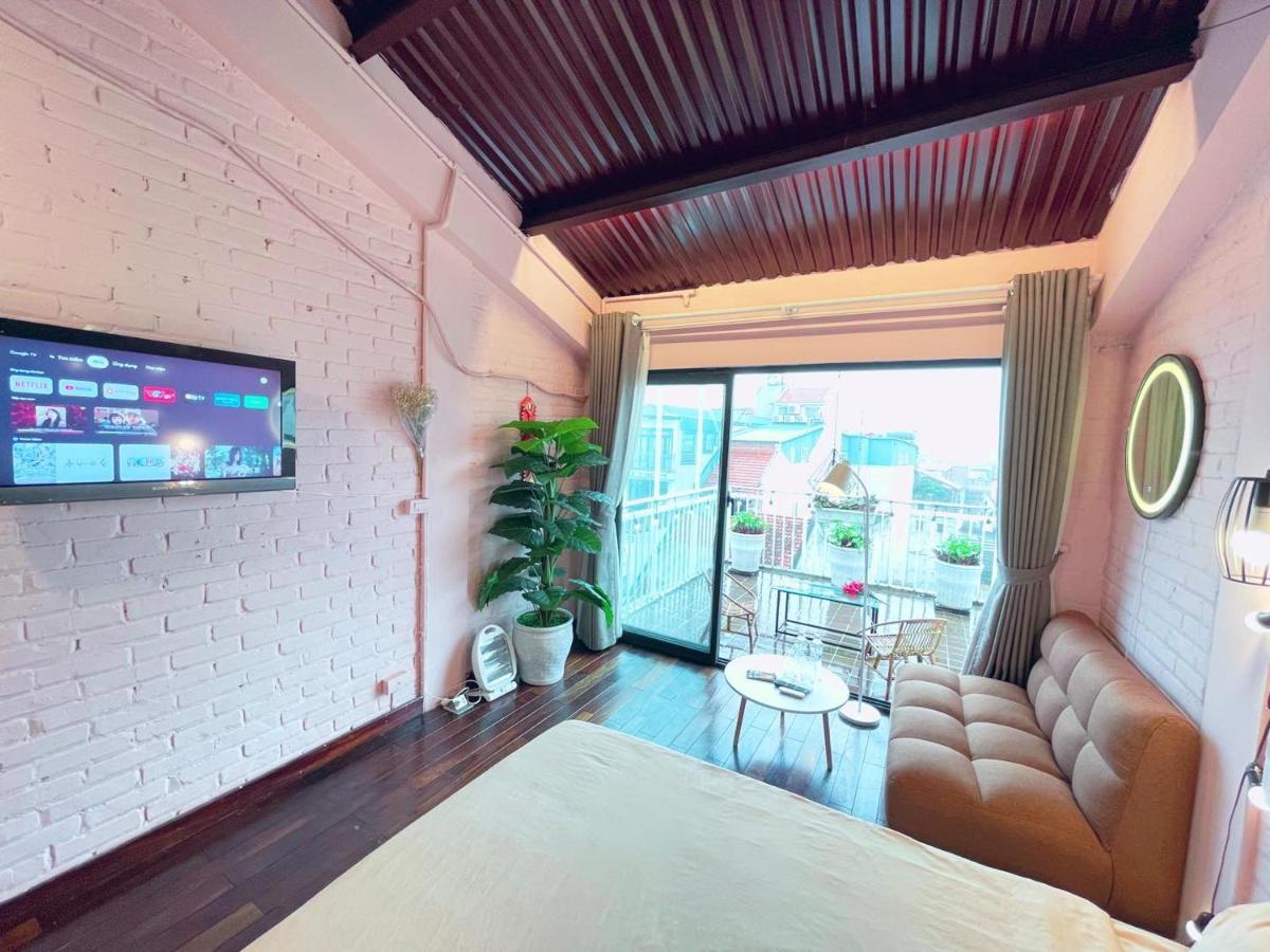 May - Amazing Rooftop Sky View 03 Homestay Hanoi