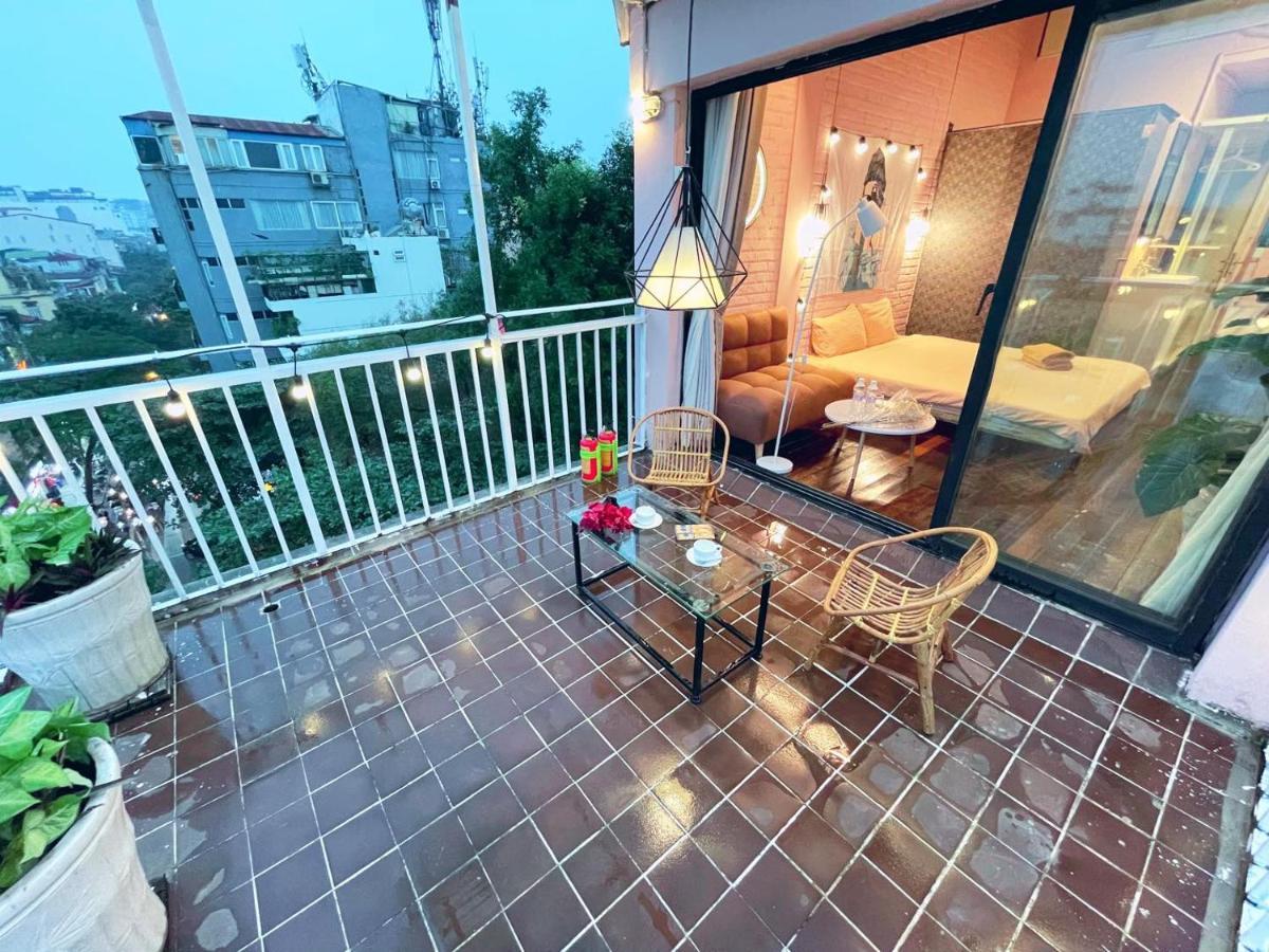 May - Amazing Rooftop Sky View 03 *