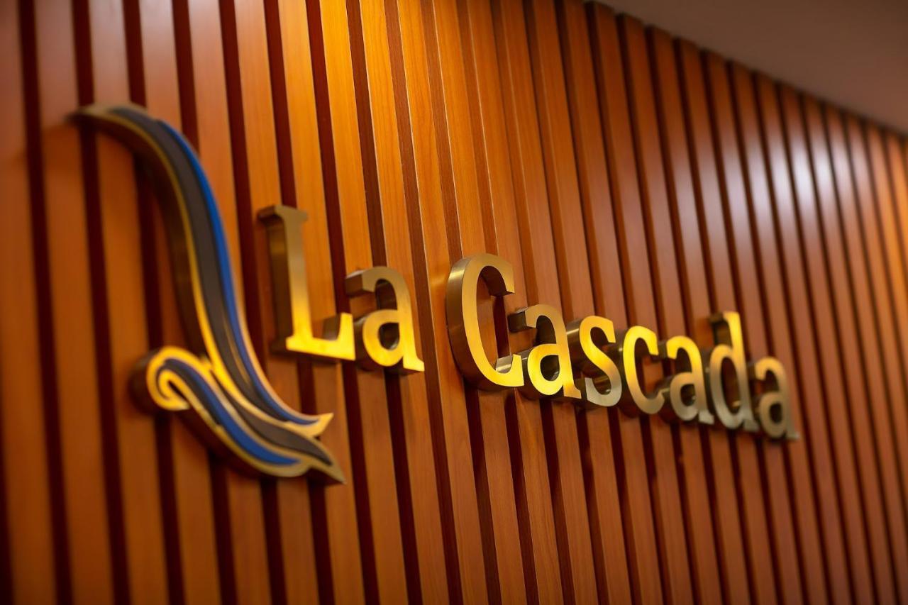 La Cascada House & Travel Hotel