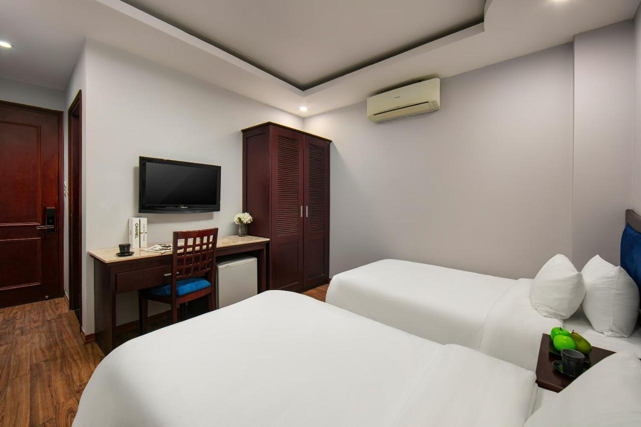 Cristina Center & Hotel