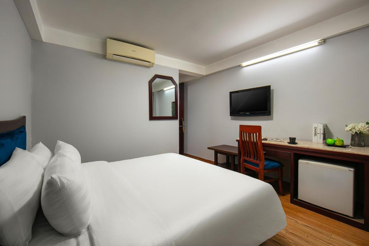 Cristina Center & Hotel
