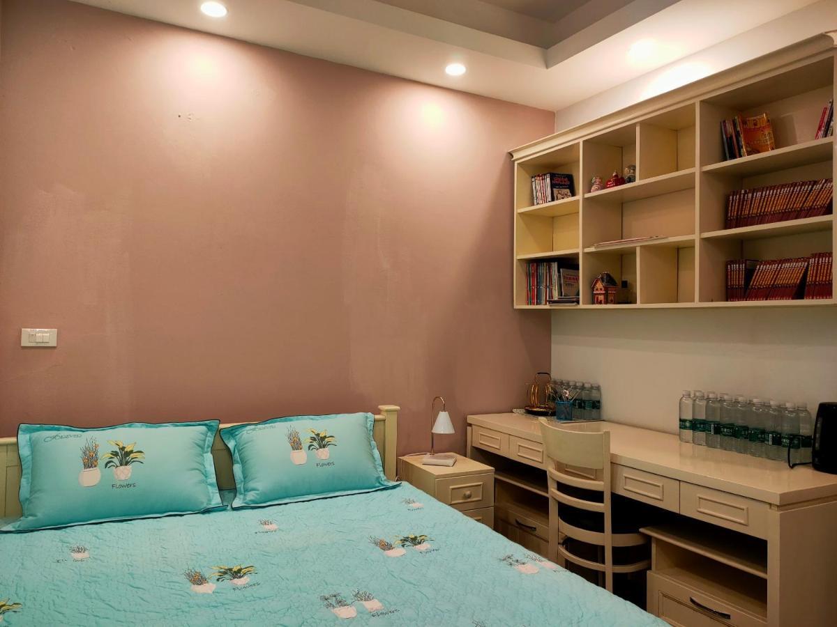 Homestay Nha Pho Ha Noi Sinsoledad - 437 Hong Ha Street *