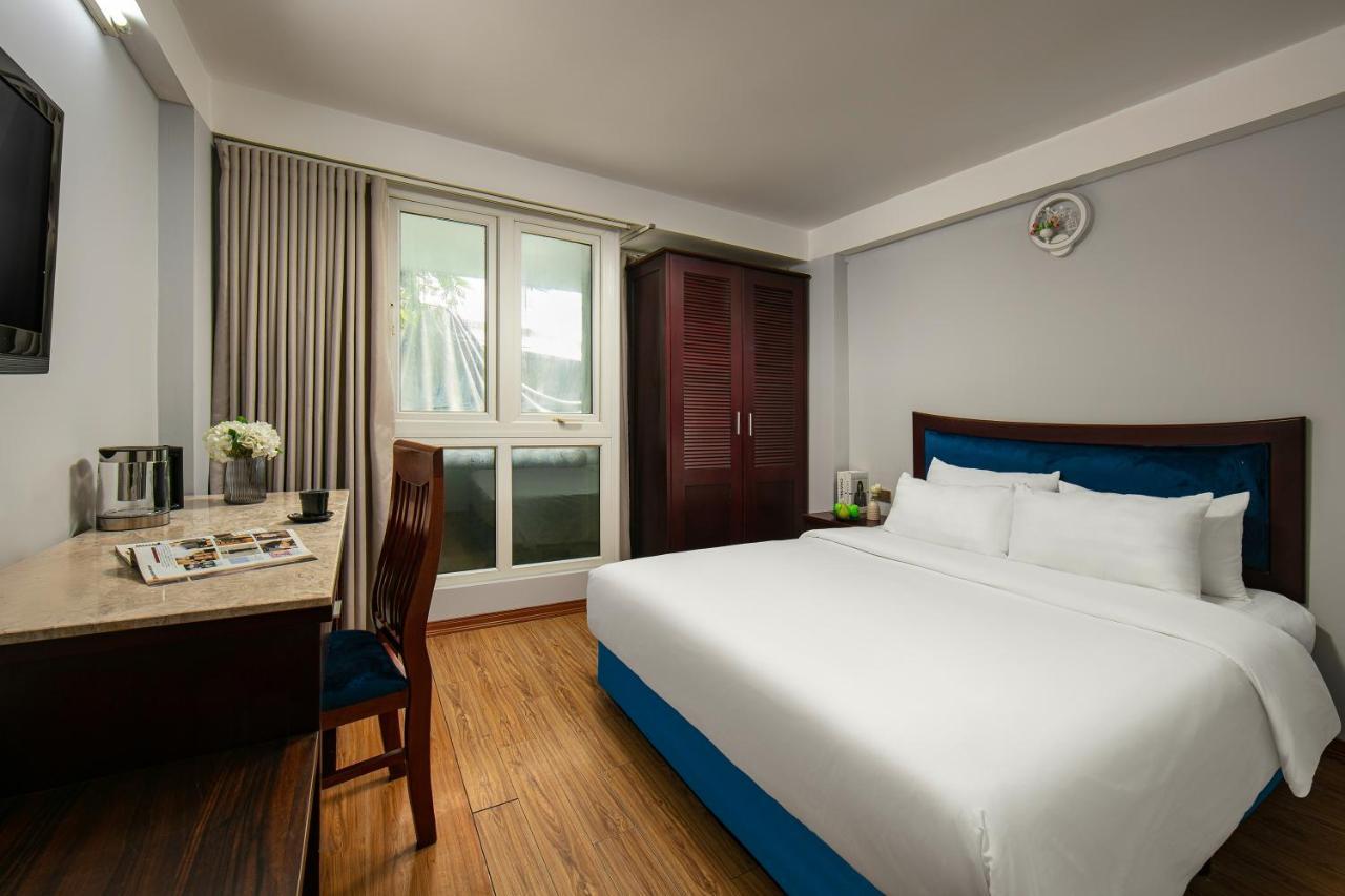 Hotel Cristina Center & 3*
