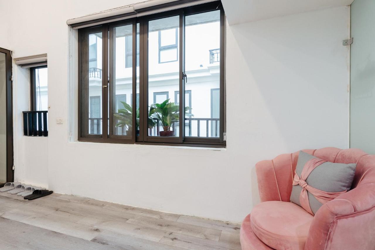 Economy & Premium With Large Groups, Central Location