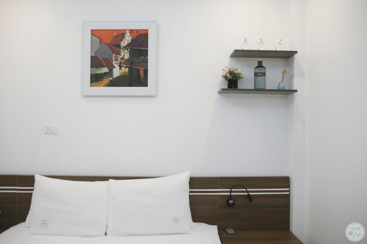 The Center Gem: Lakeside Retreat At Hoan Kiem Apartment *