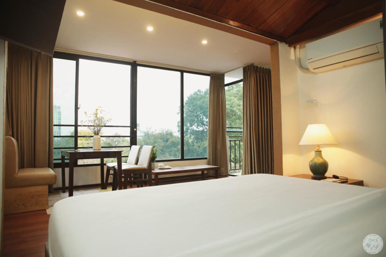 The Center Gem: Lakeside Retreat At Hoan Kiem Apartment *