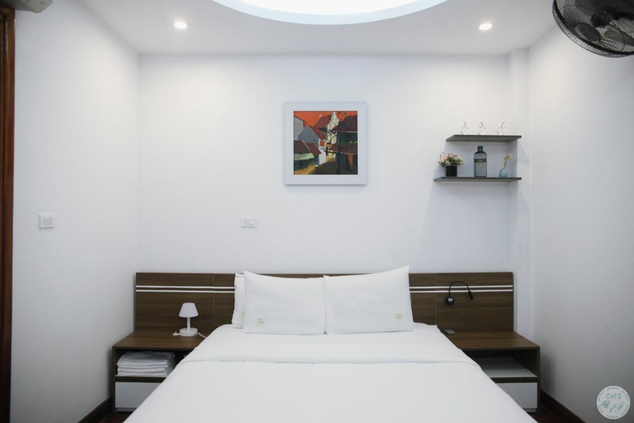 The Center Gem: Lakeside Retreat At Hoan Kiem Apartment