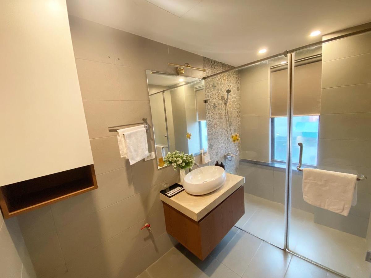 Luxe Paradise Trinh Cong Son Apartment Hanoi