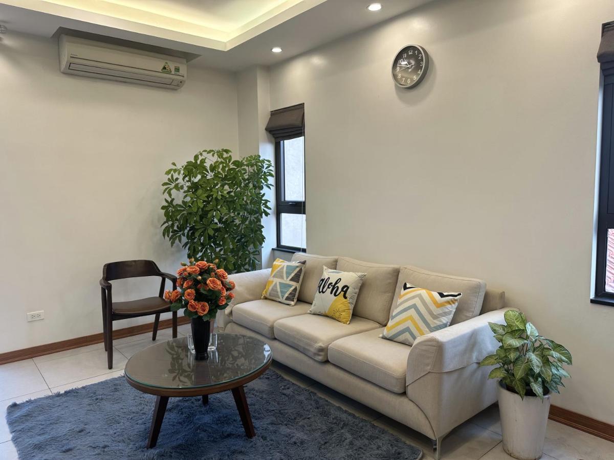Luxe Paradise Trinh Cong Son * Hanoi