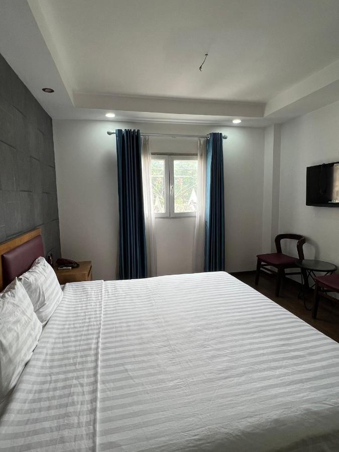 Hotel &