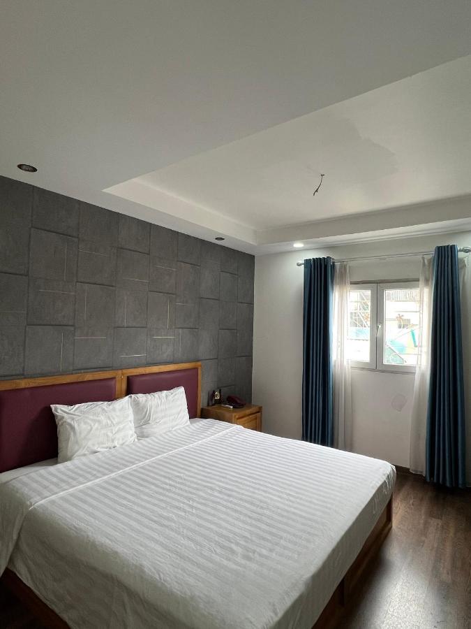 Hotel & Hanoi