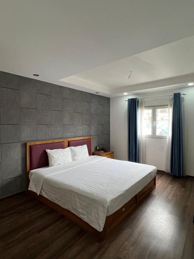 & Hotel