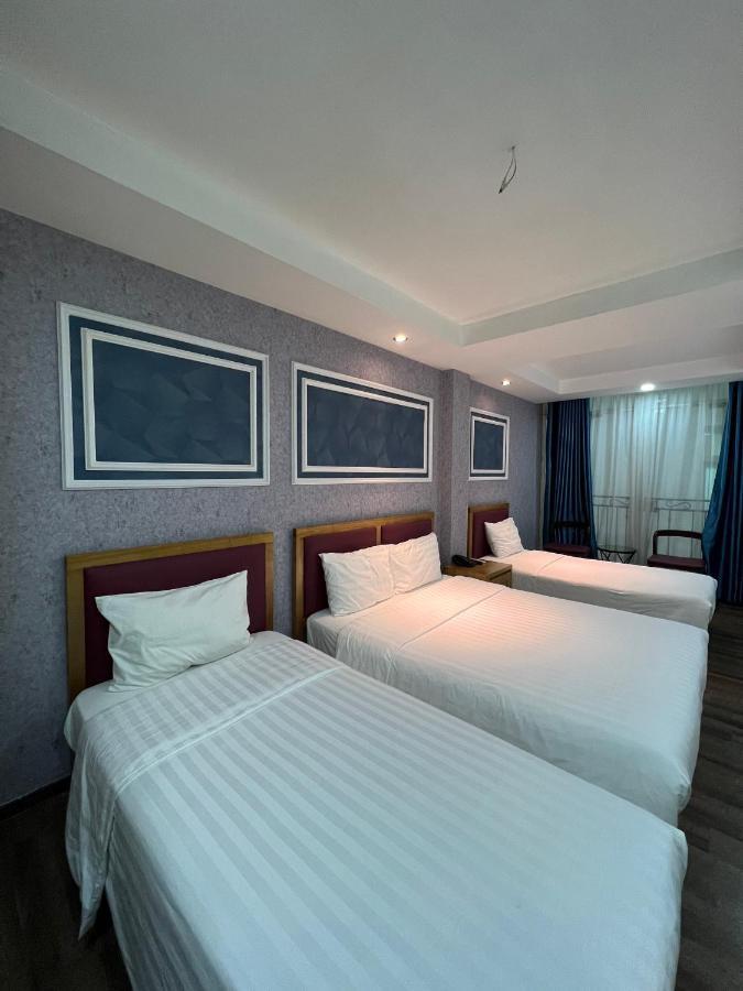 Hotel &