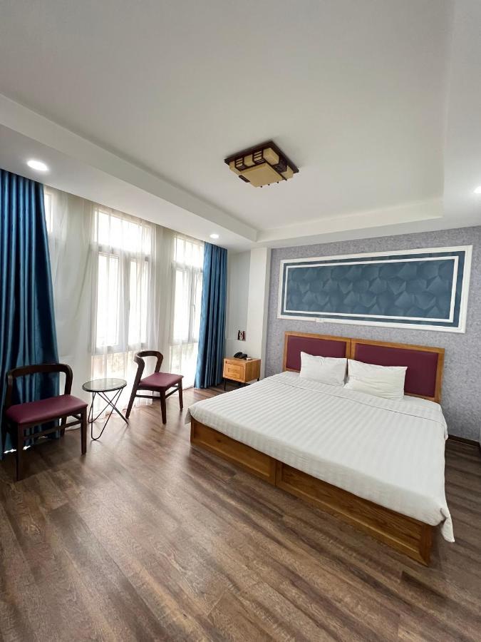 & Hotel