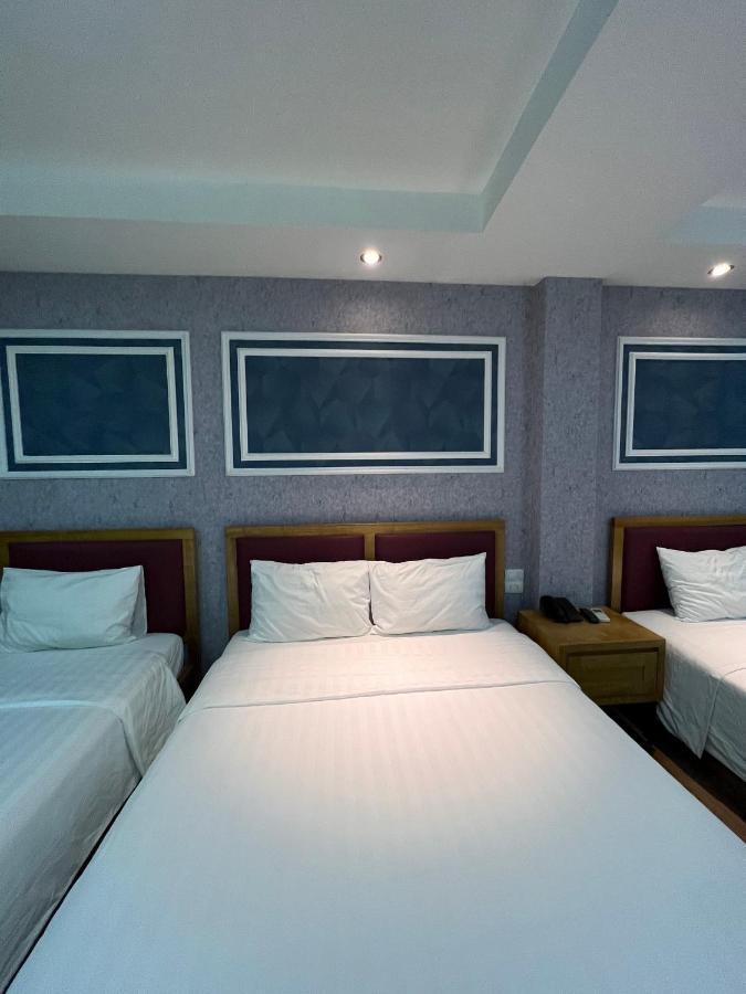 Hotel &