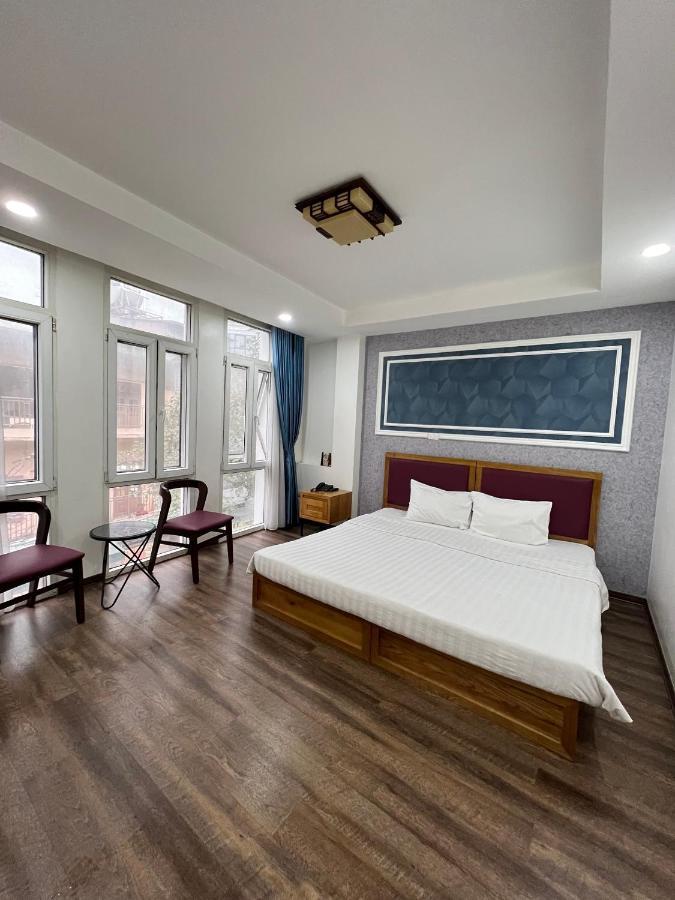 Hotel &