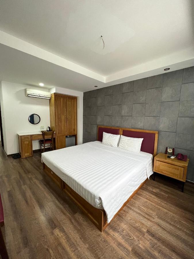 & Hotel