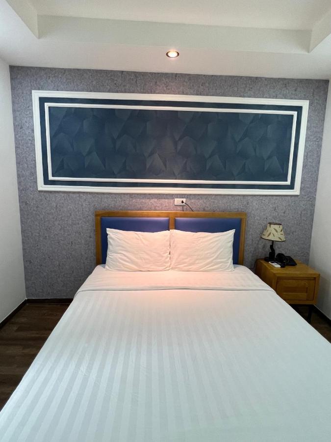 Hotel & Hanoi
