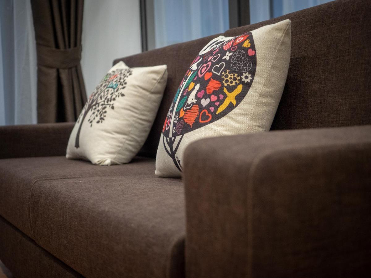 Deluxe At Minori Building *