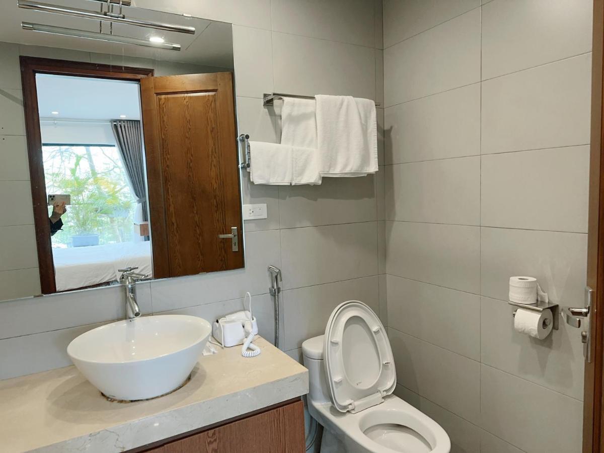 Luxe Paradise Trinh Cong Son *