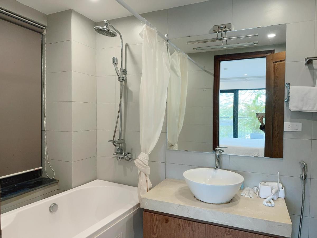 Luxe Paradise Trinh Cong Son Hanoi