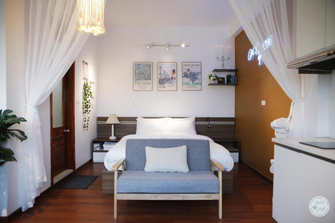 The Center Gem: Lakeside Retreat At Hoan Kiem *