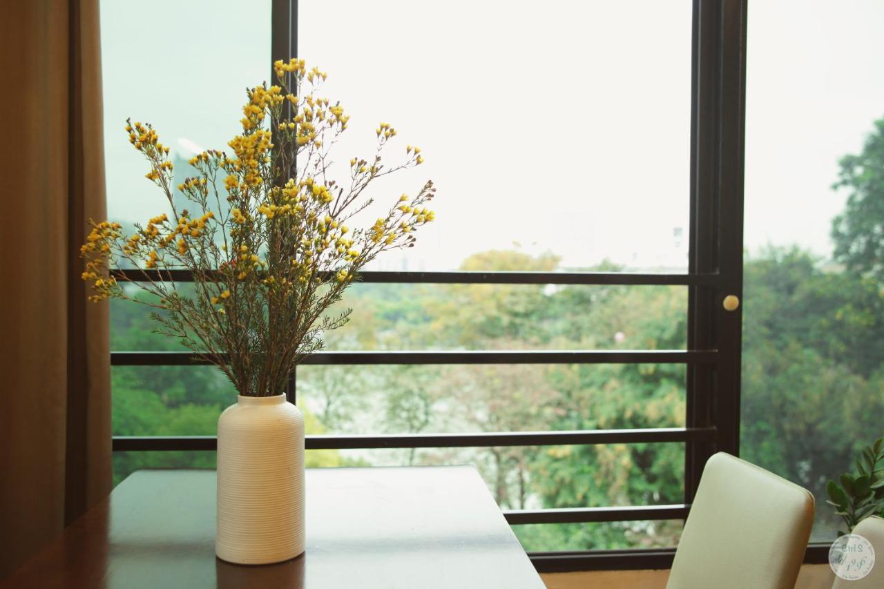 The Center Gem: Lakeside Retreat At Hoan Kiem Apartment *