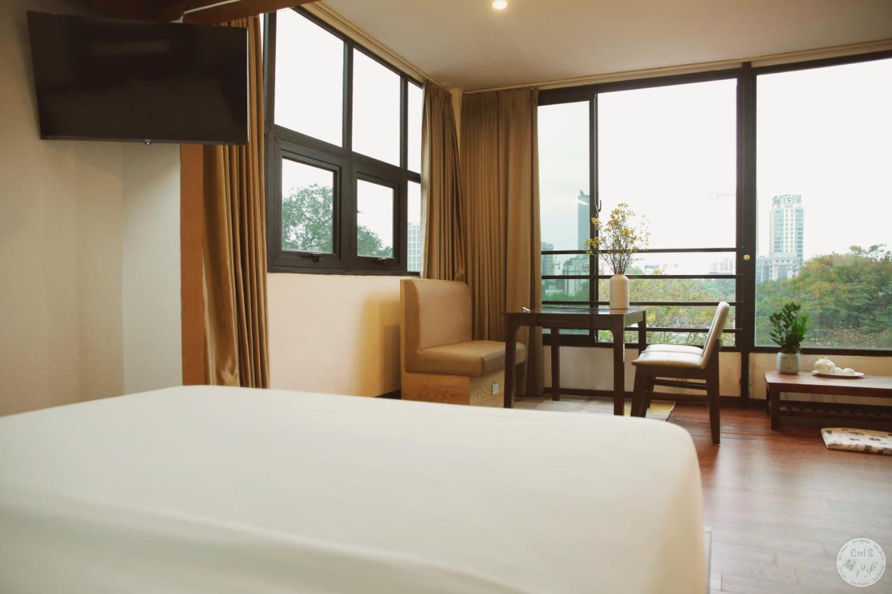 Apartment The Center Gem: Lakeside Retreat At Hoan Kiem