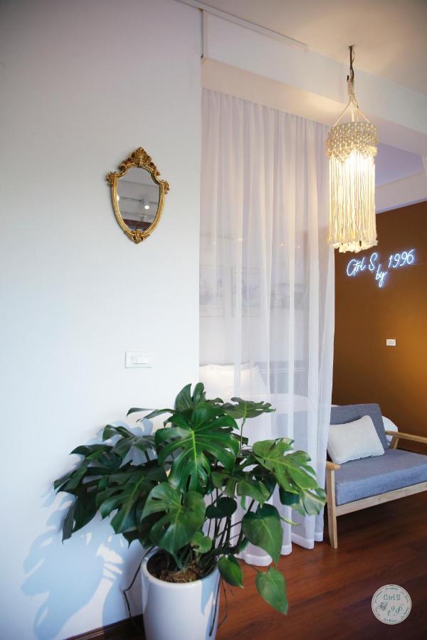 The Center Gem: Lakeside Retreat At Hoan Kiem *