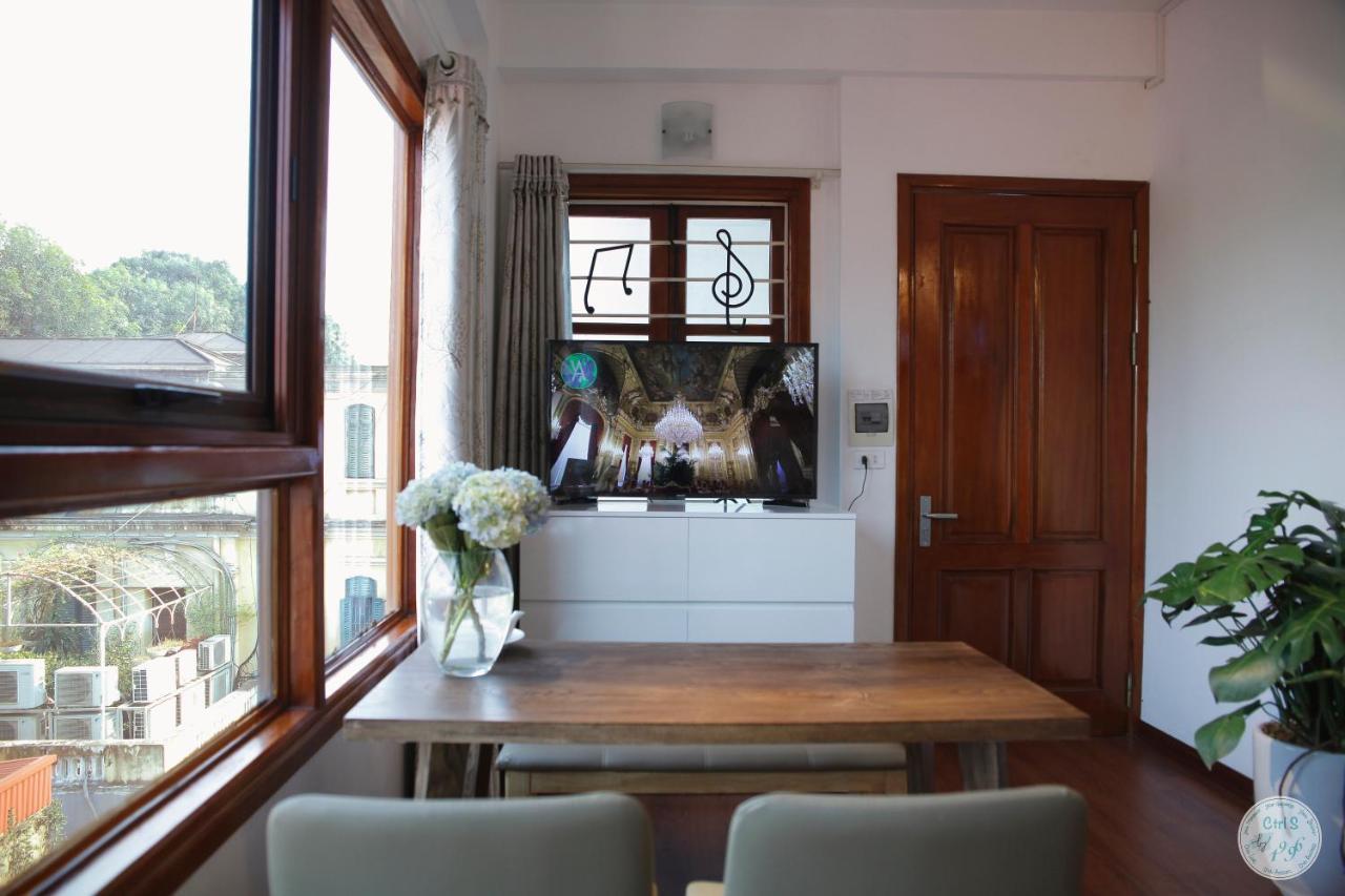 The Center Gem: Lakeside Retreat At Hoan Kiem *