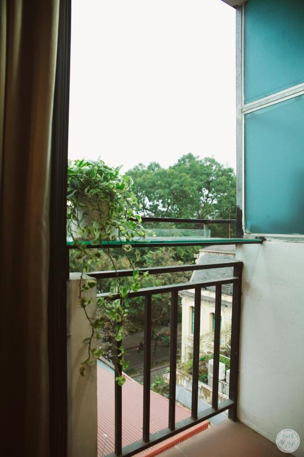 The Center Gem: Lakeside Retreat At Hoan Kiem *
