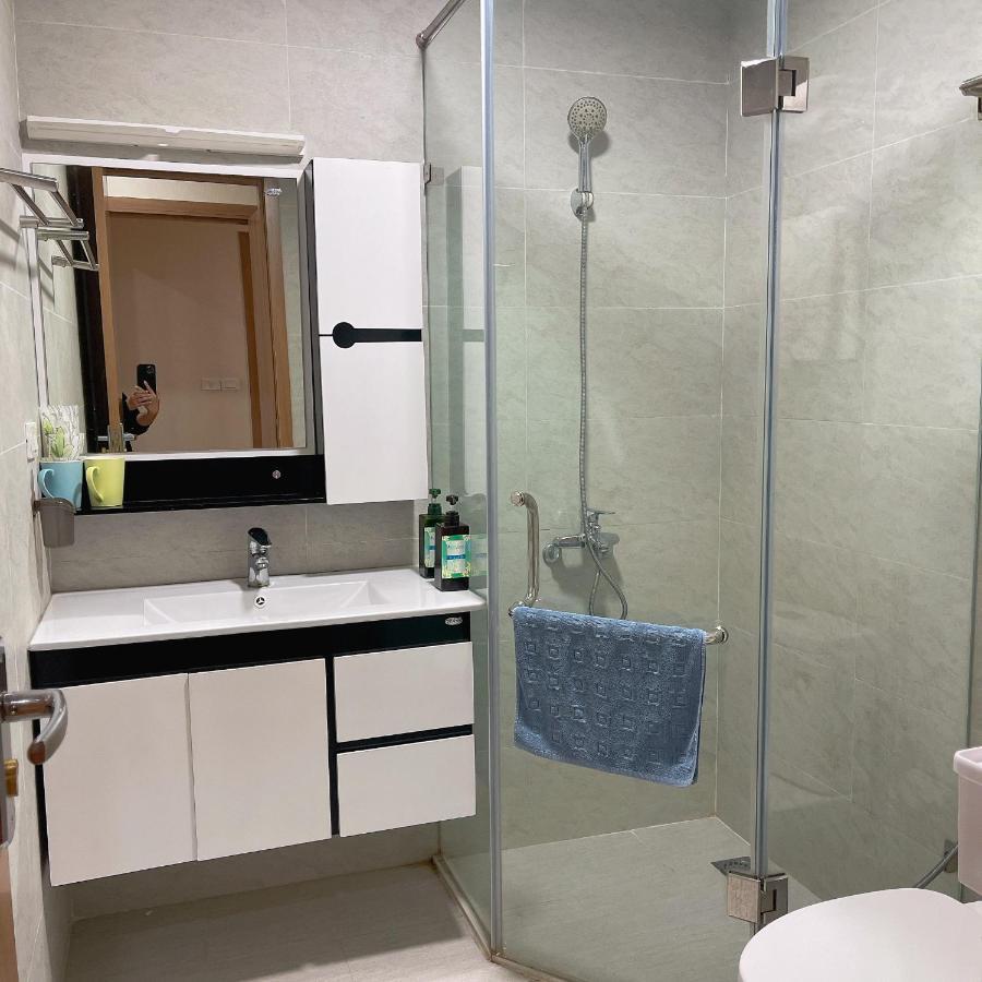 Aparthotel Tony House # Vinhomes Greenbay 5*