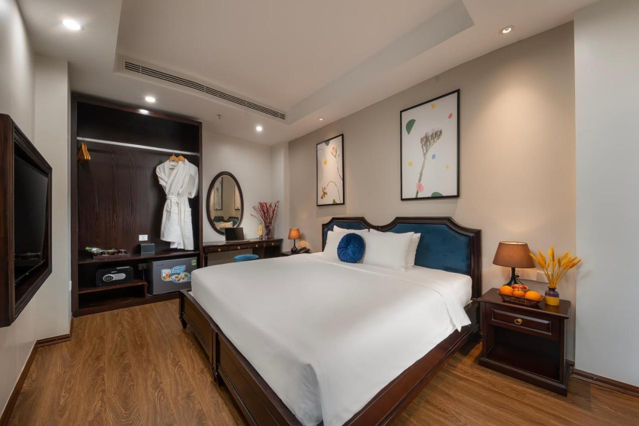 Fiesta Grand And Hanoi