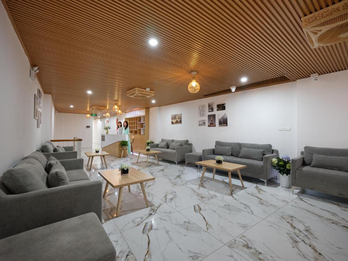 Moonlight Tay Ho Apartment *