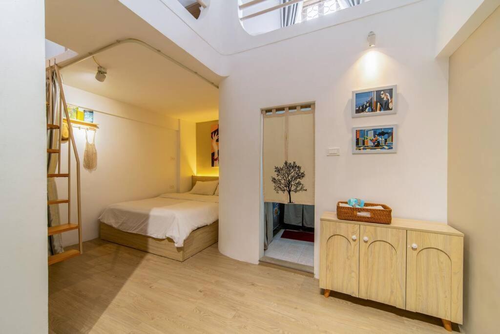 Holly Hideaway-cozy Nest -balcony- Center
