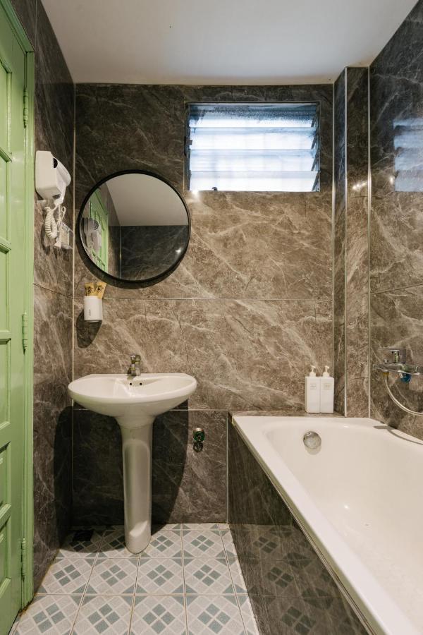 Vila Kemkayvilla W 5br_ Bathtub_rooftopviews_30s To Hoankiem *