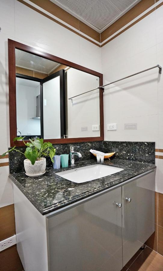 Cl•charming Studio Apt•balcony/laundry•van Mieu *