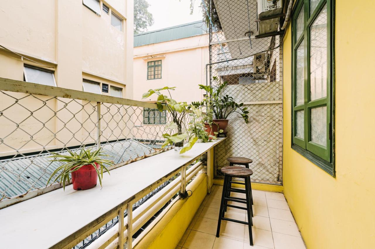 Anchie Ly Nam De- Ha Noi Train Street- Ha Noi Old Quarter Hanoi